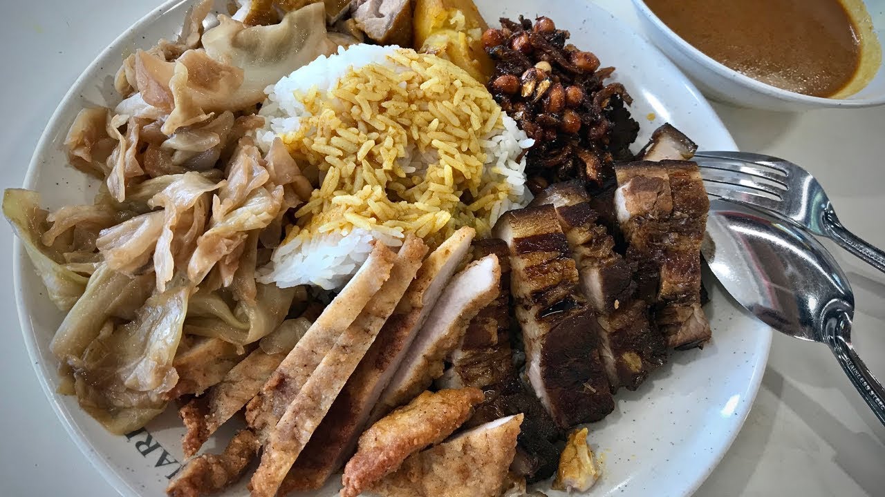 Good HAINANESE CURRY RICE 咖喱饭 at Redhill Food Centre! (Singapore street food)