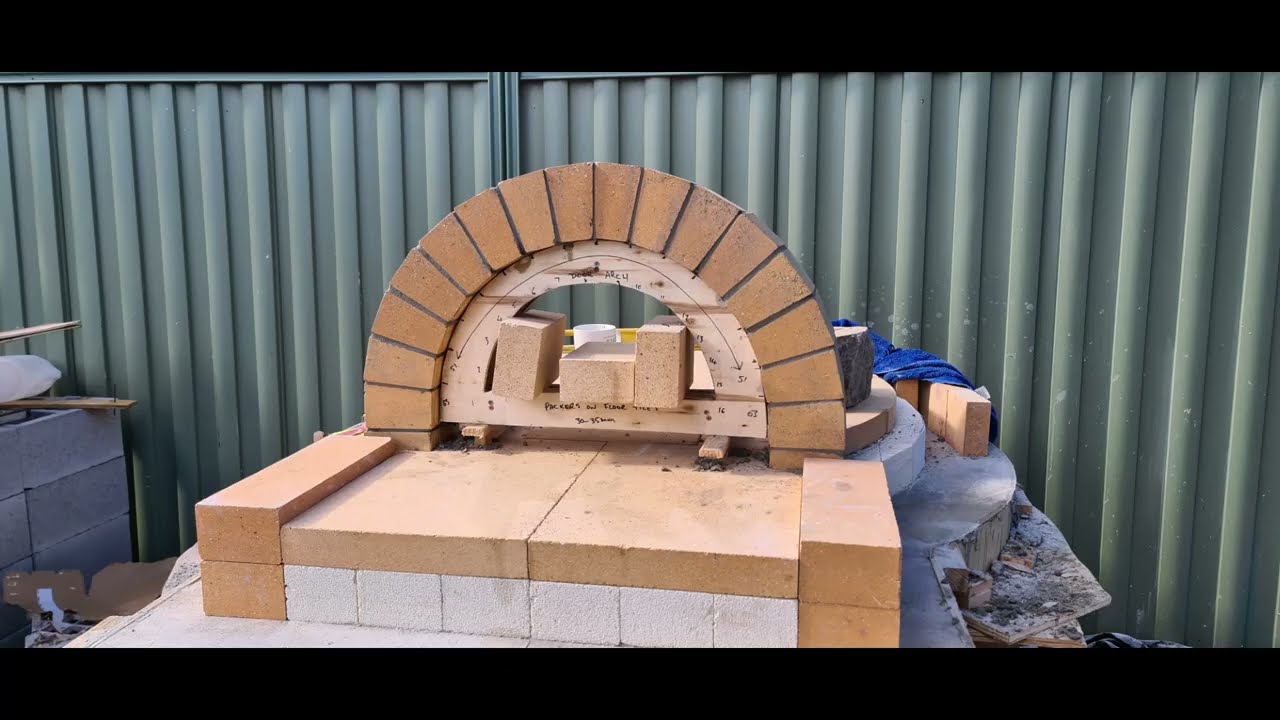Johnny K  Pizza Oven Built using Castable Refractory Cement instead of fire bricks for the dome.