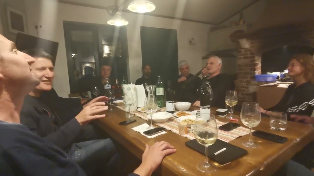 ZAGRLILO JUGO DVORE 
