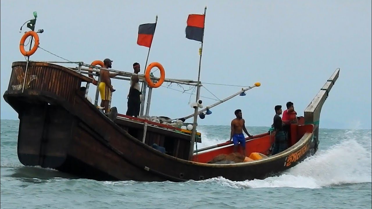 বঙ্গোপসাগরের মাছ ধরার ট্রলার