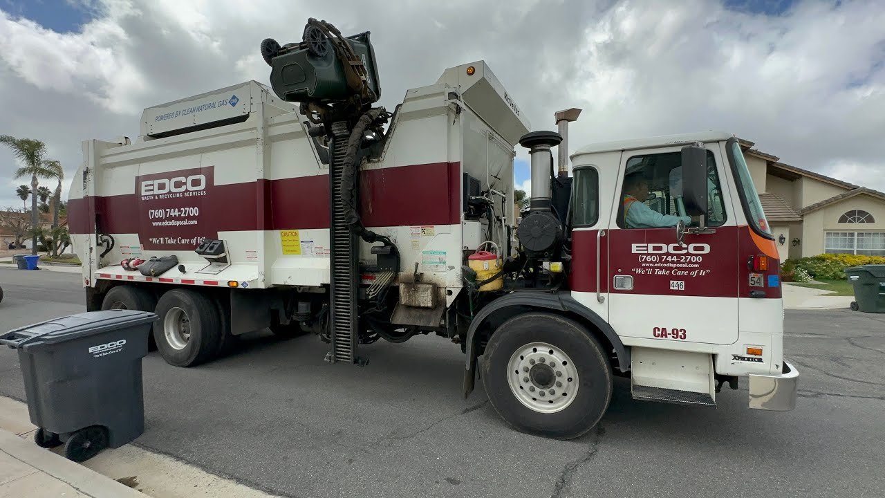 EDCO M446 Autocar McNeilus ZR on Greenwaste