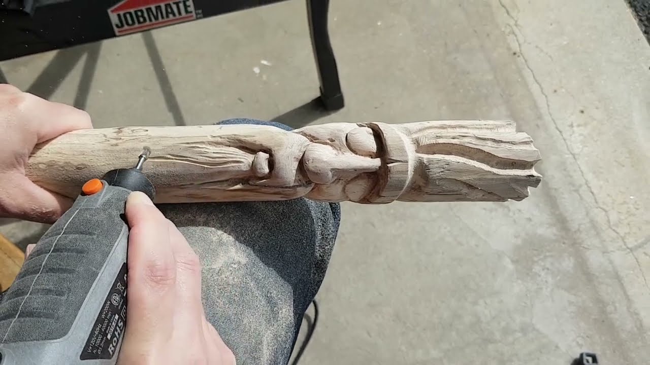 CARVING A WALKING STICK / WALKING STAFF