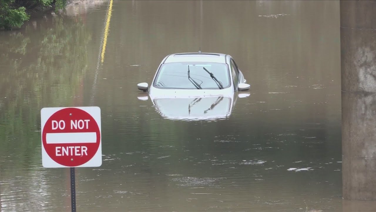 Шторм в центральном Иллинойсе: поваленные деревья, наводнения и отключения электричества