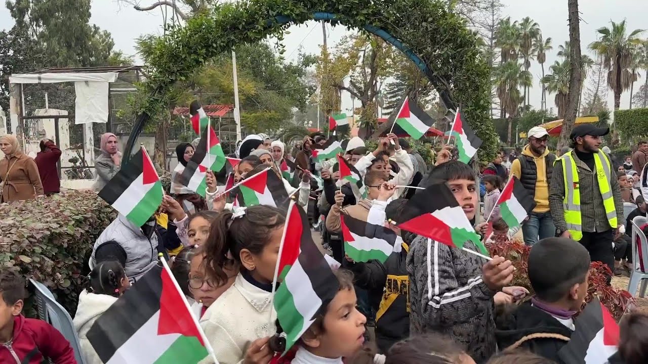 حفل ترفيهي في مدينة غزة للأطفال الفلسطينيين الذين فقدوا جميع أفراد أسرهم في العدوان الإسرائيلي
