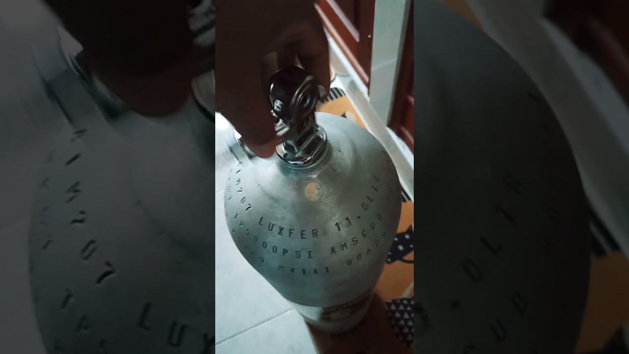 Maintenance Scuba Tank
