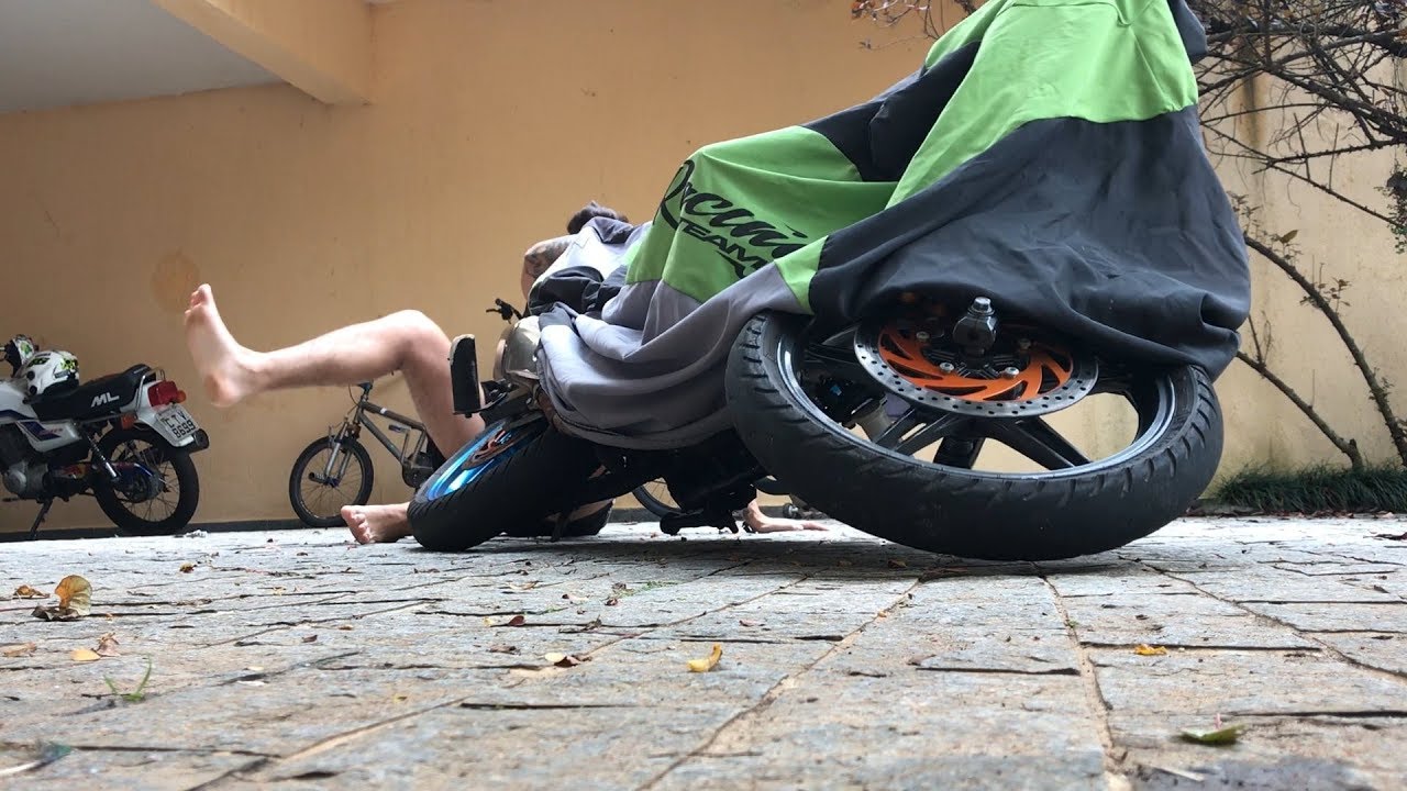 DERRUBEI MINHA MOTO NOVA NA HORA DE GRAVAR ELA! 😭  - DONAS46