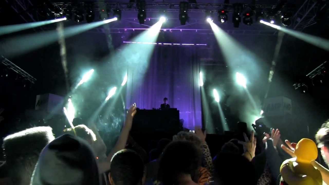 GESAFELLSTEIN - FIRST TEN MINUTES OF A MASTERPIECE - LIVE @ BESTIVAL 2012 - 9.8.2012