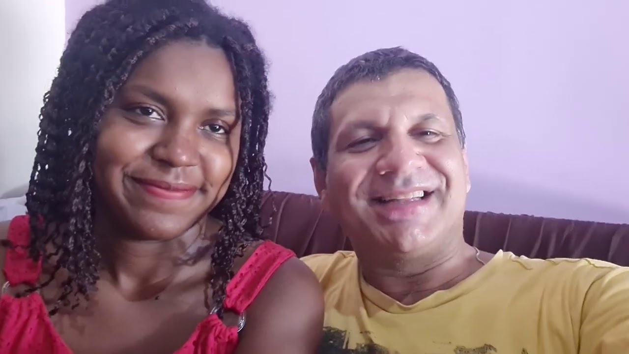 Marido apresenta a nova namorada Sandrinha