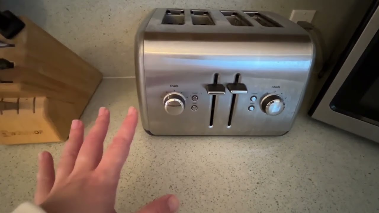 Easy to use 4 slice toaster with adjustable settings