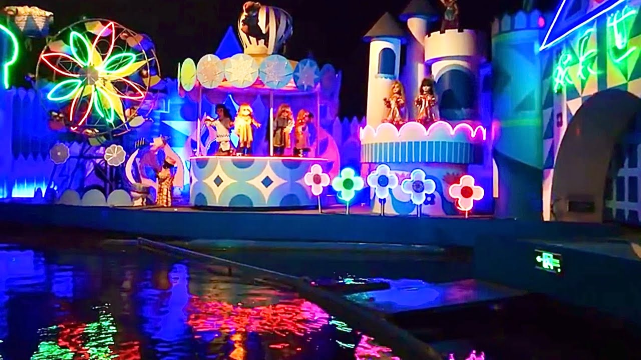 Fairytale World it’s a small world knock off Suzhou Amusement Land 童话世界 苏州乐园