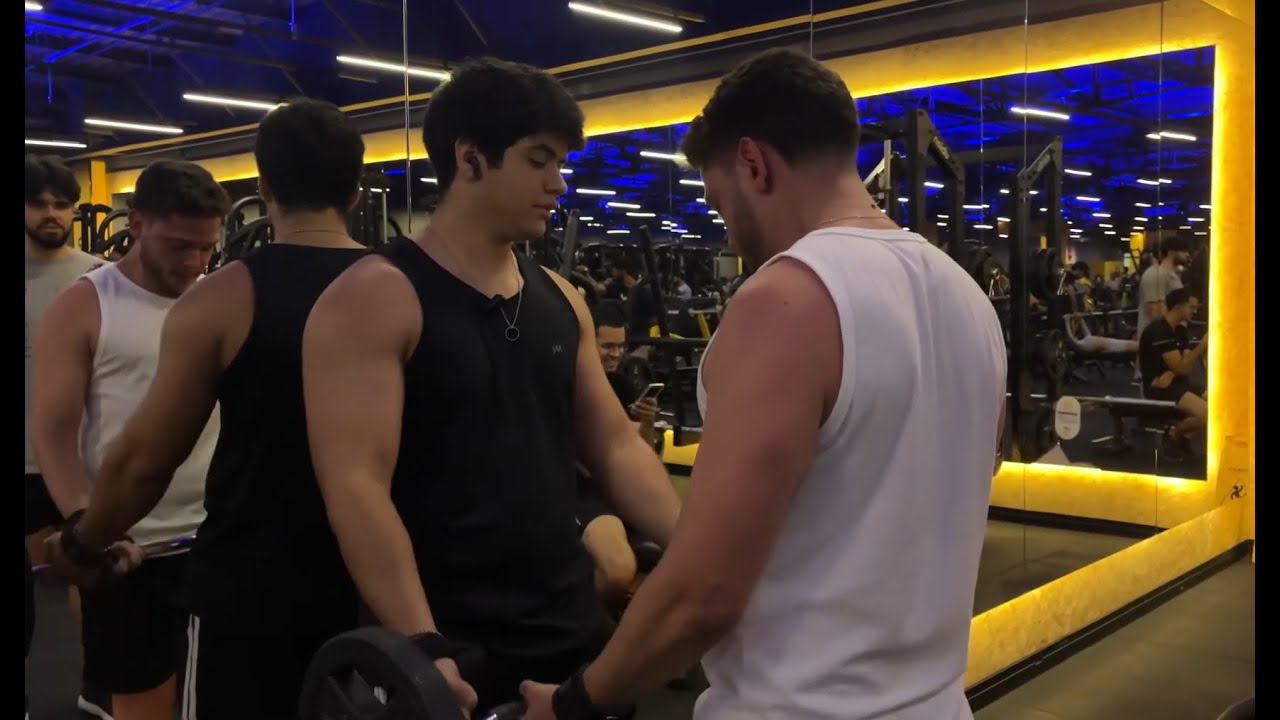 Treino de Costas e Bíceps Com os Enzos Naturais, Comemos 60 Esfirras no Pós Treino!