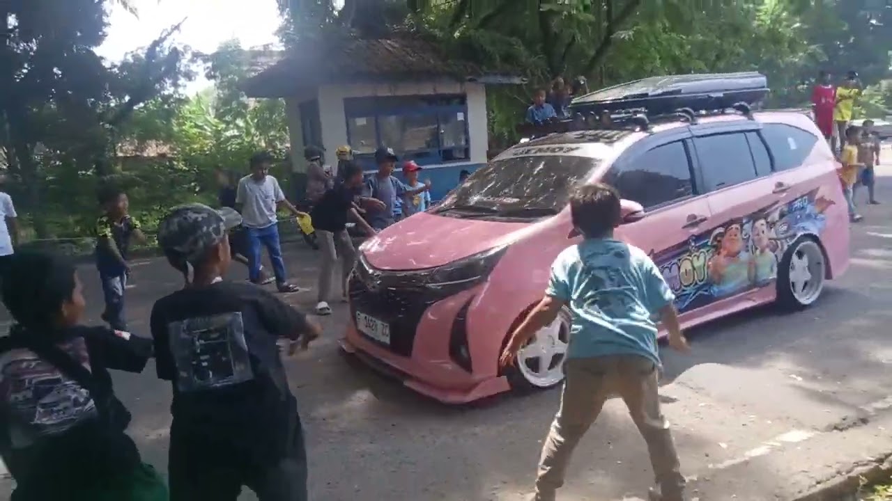 WOW! Kumpul Bocah Menunggu Telolet di Rawabango Cianjur, Begitu Bunyi, Kemeriahan pun Menyeruak