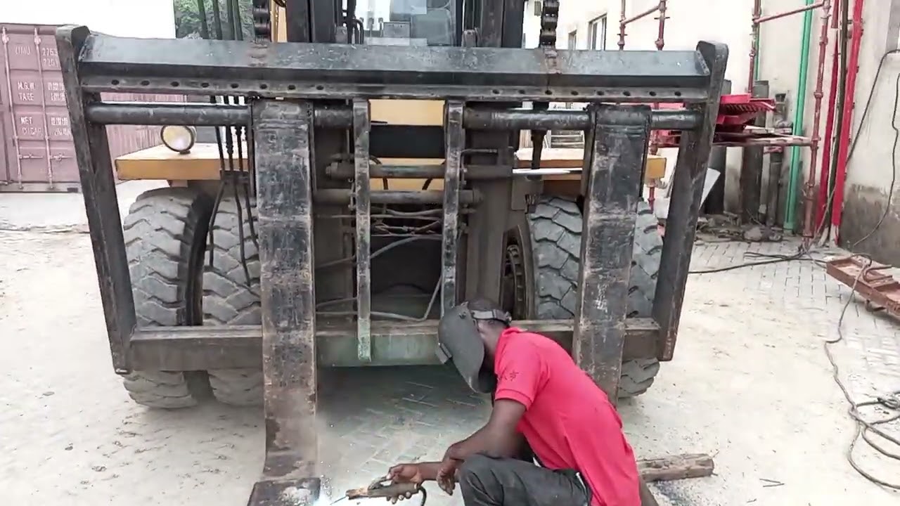 Removing of forklift fork