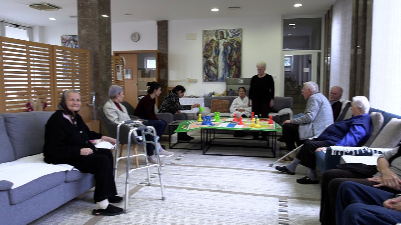 Iza zatvorenih vrata doma za starije: životi, emocije, svakodnevnica