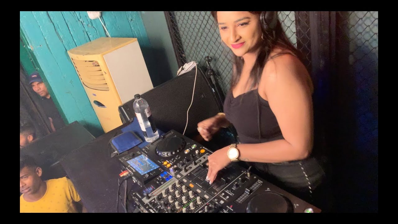 DJ PIYU LIVE 2022  At Backstage Pune Mixing Orignal  Bollywood Tapori Songs | DJ PIYU LIVE MIXING