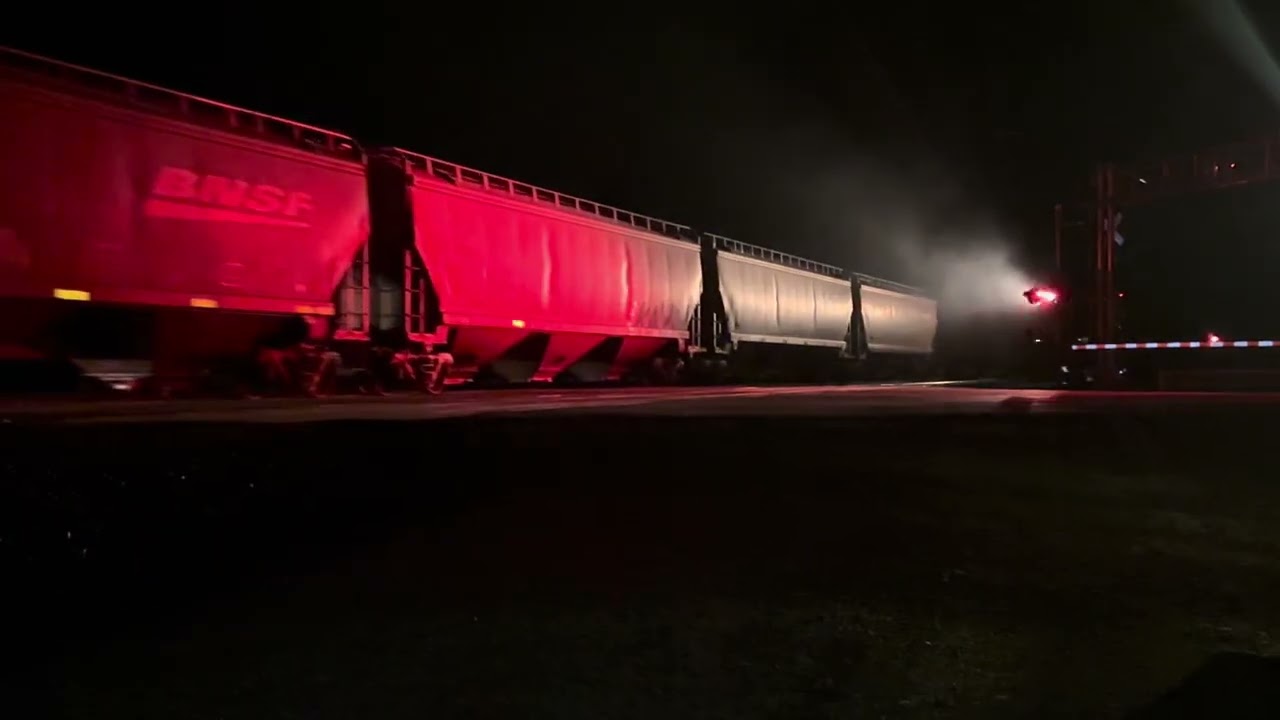 ￼BNSF tanker train and grain train ￼￼in ATHOL IDAHO   (TRAIN MEET) ￼