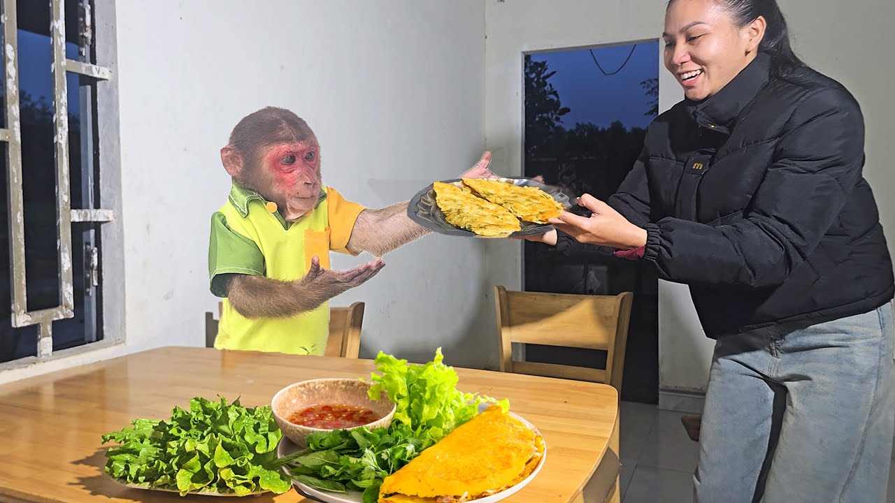 Su Excited Pampered By Mom Make Delicious Vietnamese Sizzling Pancake