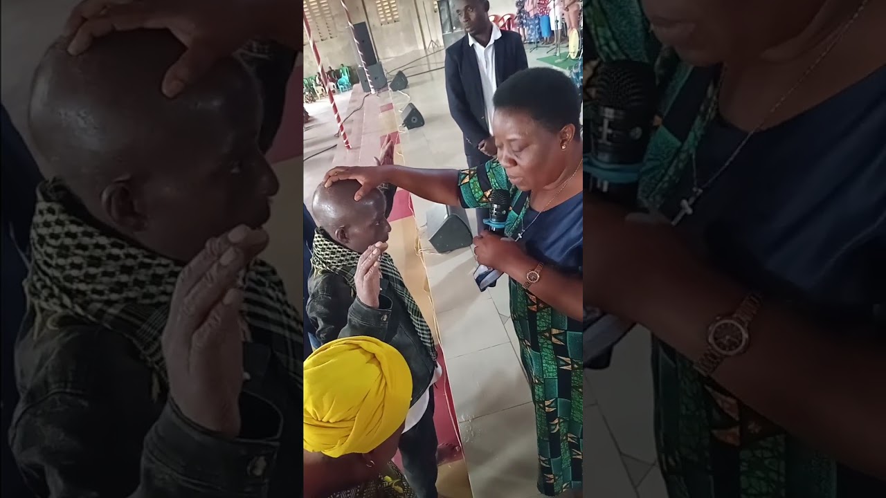 Mungu wa mamlaka anazidi kutenda kazi Baba huyu alikuwa hawezi kutembea leo hii Bwana ametenda.