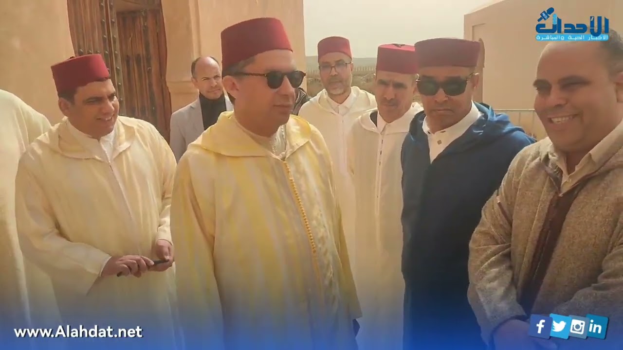 عامل إقليم اليوسفية رفقة الكاتب العام يؤدون صلاة الجمعة بمسجد سيدي شيكر بعد سنوات من الإغلاق.