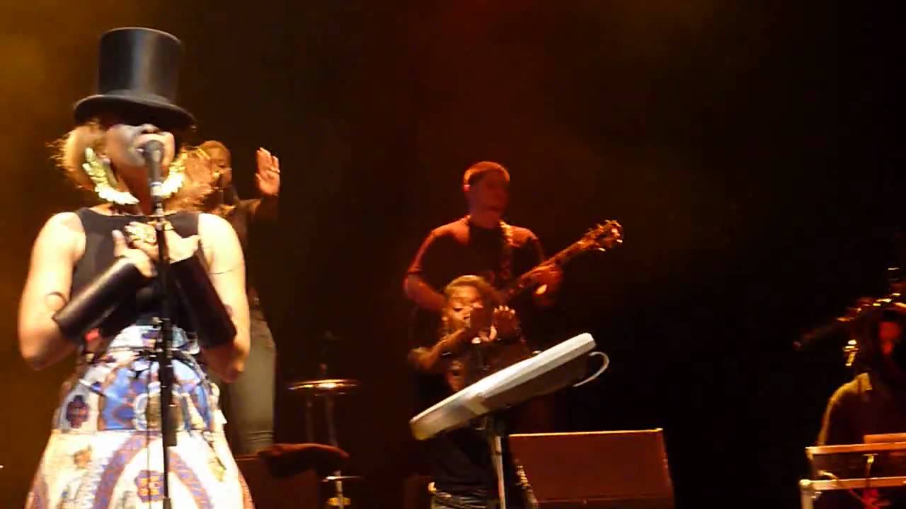 Erykah Badu - Umm Hmm - Live @ l'Olympia Paris 2010