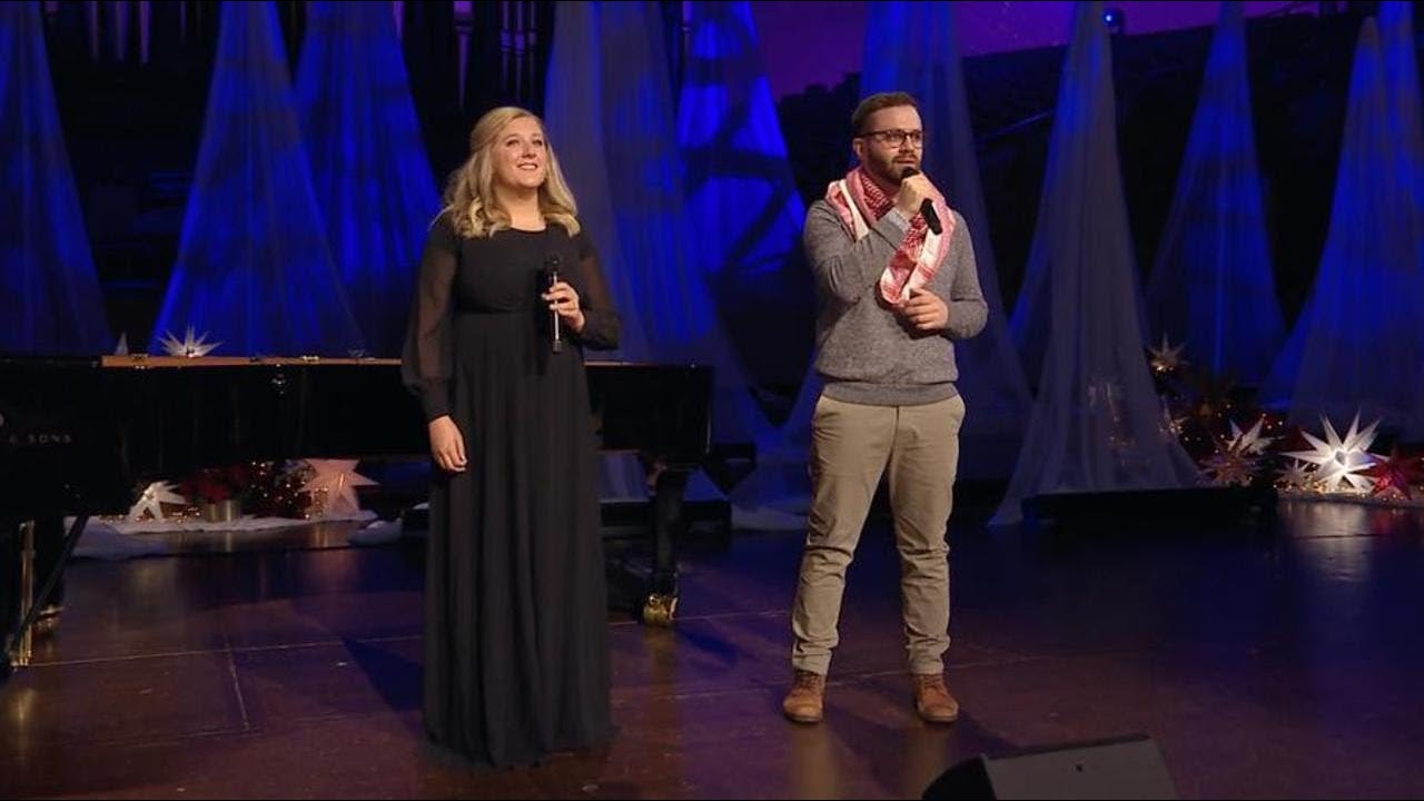 “O come, O come,” [“Oh, ven; oh, ven, Emanuel”], interpretado por Allie Gardner y Wade Farr a dúo.