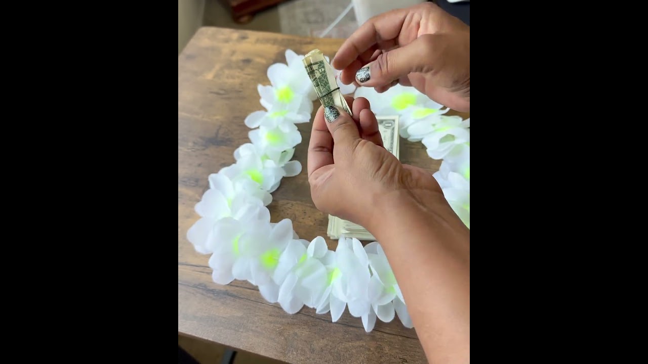 Давайте превратим простую долларовую елку в денежную композицию на выпускной. #Выпускной #Выпускн...