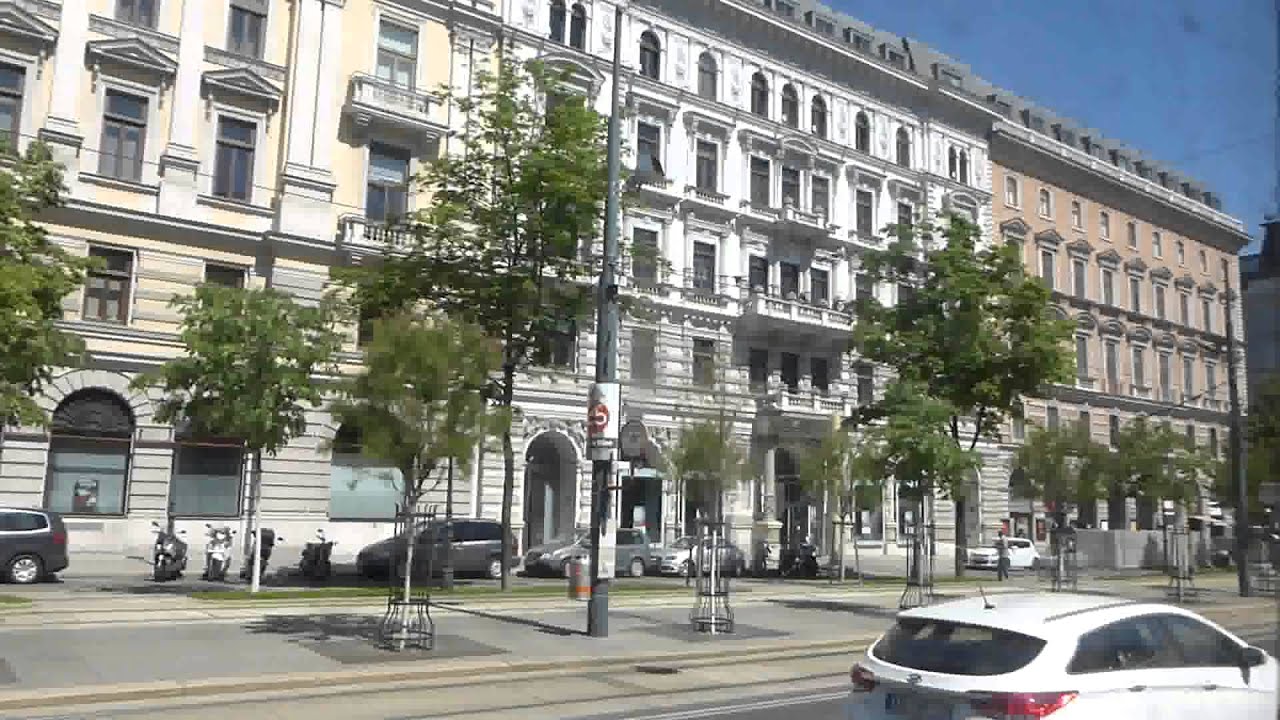 Vienna ring tram - City tour by tram.