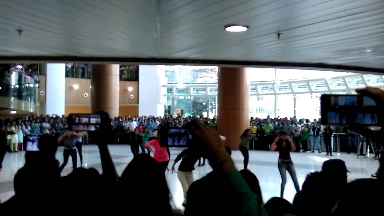 Flash Mob by Reliance Employees@ Reliance Jio