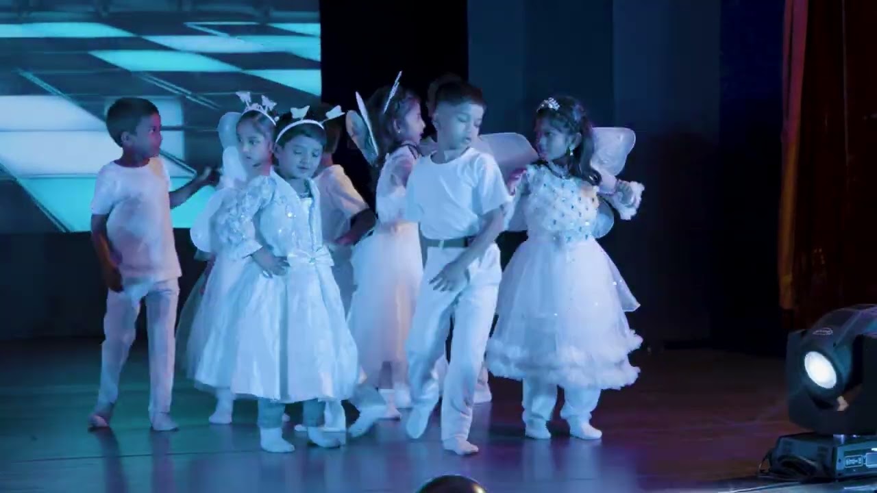 Aao tume chand pe lejaye dance performance by our kiddo's@hajeeraenglishschool@AnnualDay2025-2 