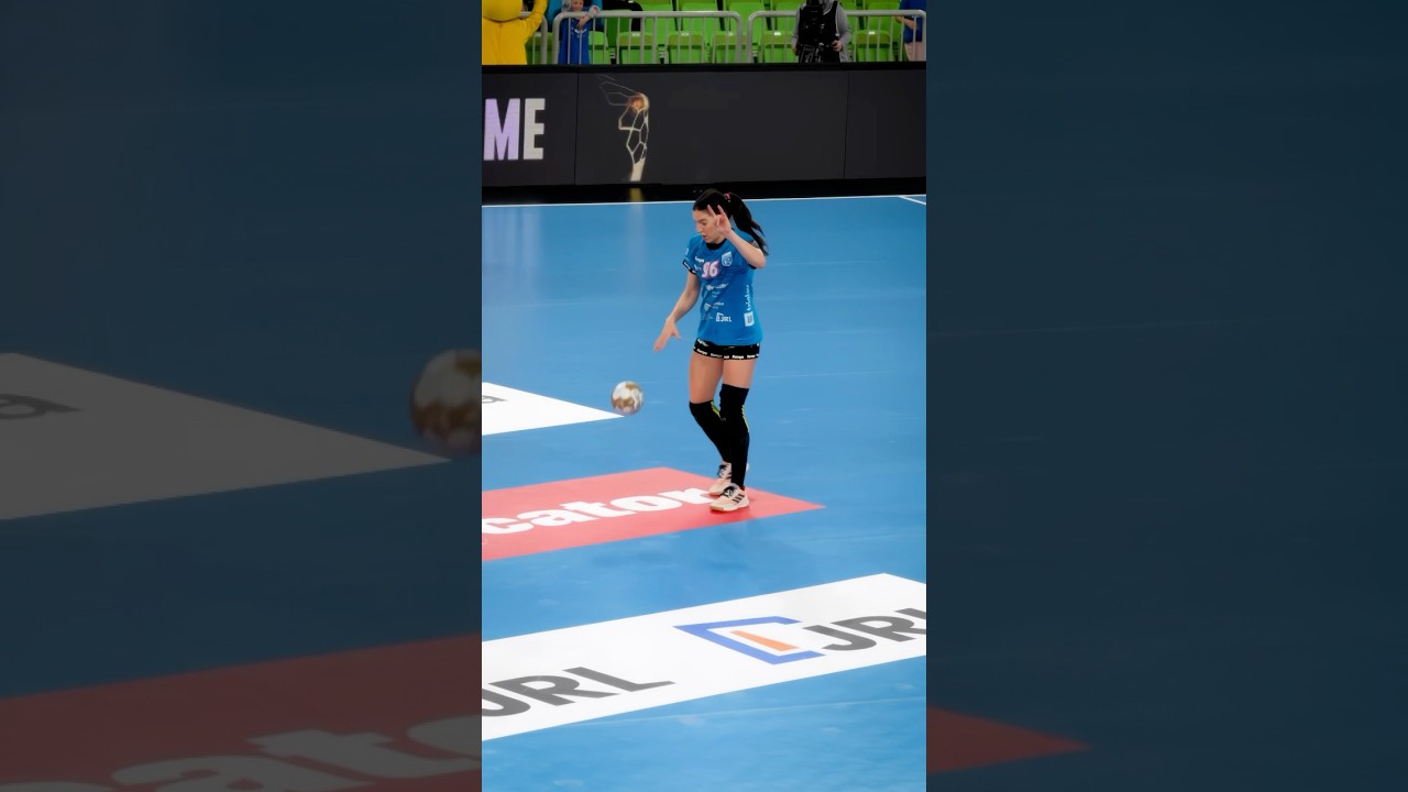 She called the tactic 🤘😨 #h&aring;ndbold #handball #ehfcl #elw