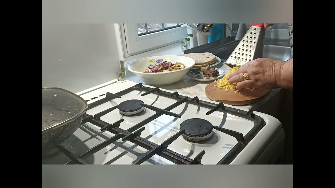 Обід з лавашем.