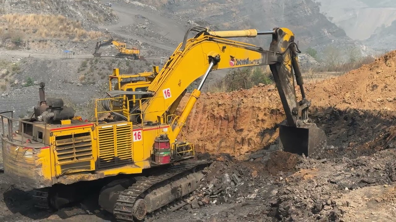 इतना सारा कोयला आपने कभी नहीं देखा होगा हल्का सा मिट्टी हटते ही चारों तरफ कोयला ही कोयला निकल गया 💎💎