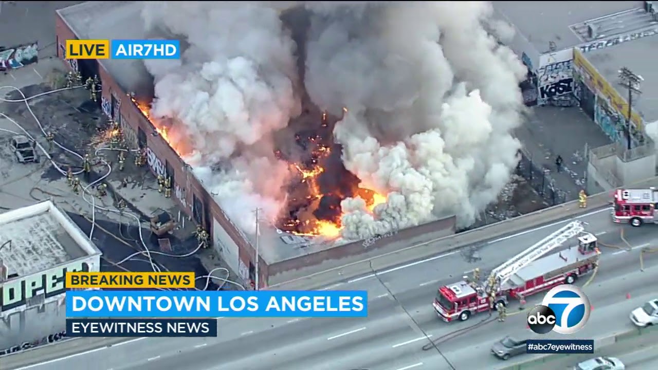 Massive blaze at commercial building in DTLA shuts down multiple lanes on 10 Freeway | ABC7