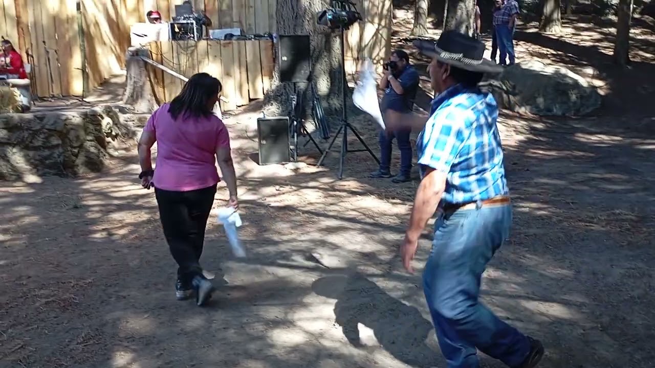 En las cuecas las hermanitas Vergara y Don Esté cantar campesino de Vegas blancas.