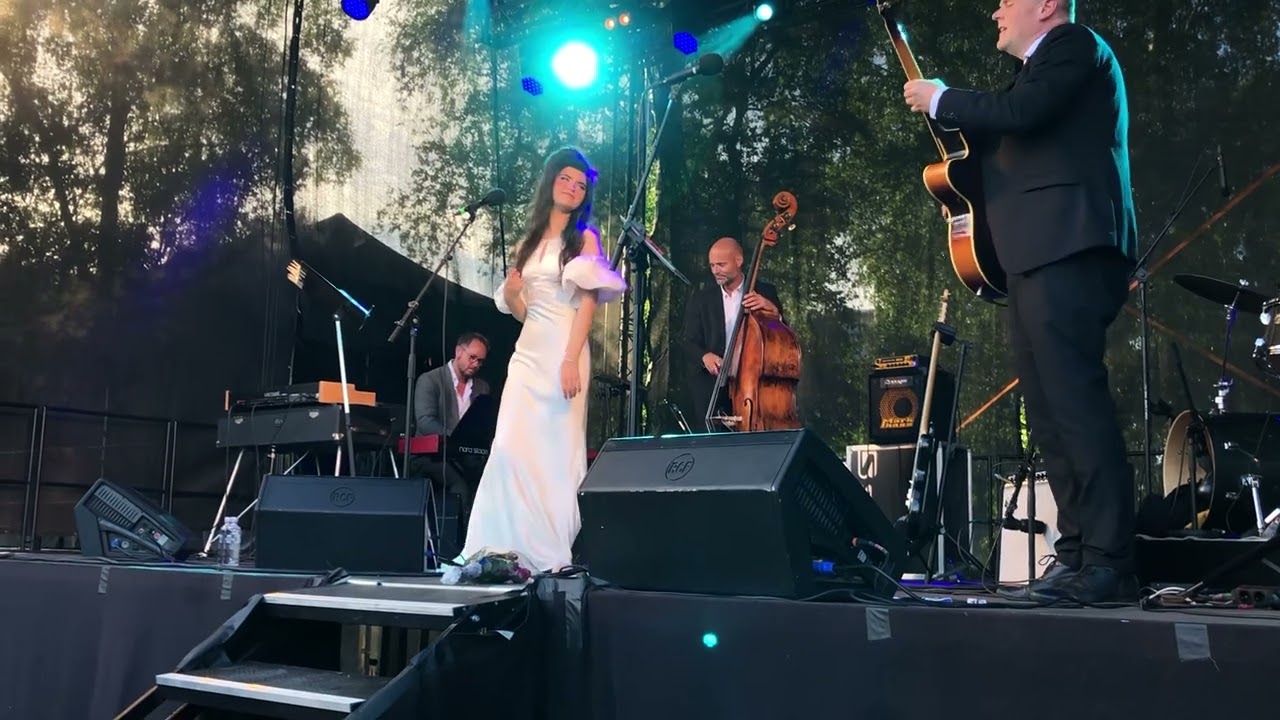 Angelina Jordan (16) «Fly me to the moon» live at Kurbadhagen 10th of July 2022