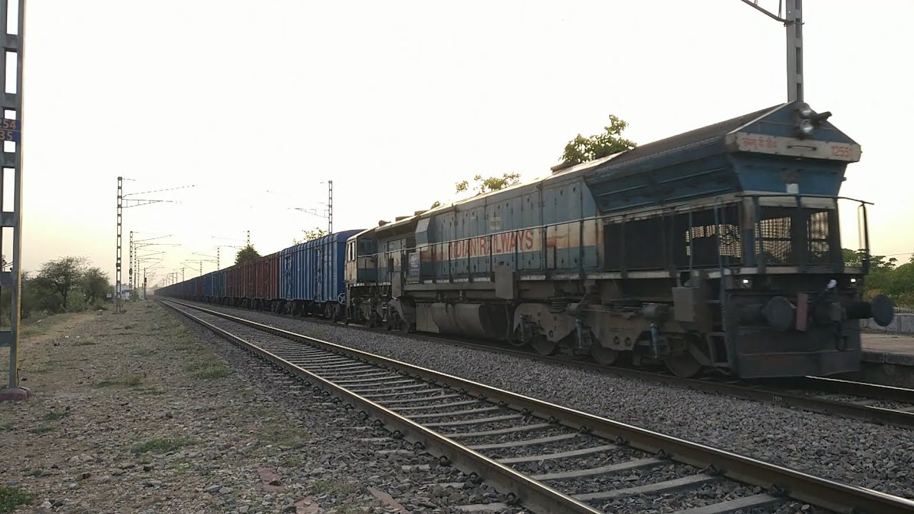 BGKT ( Bhagat Ki Kothi ) WDG-4 skips Bindayka with BCNA freight | Phulera - Jaipur | NWR