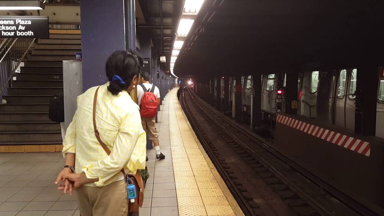 MTA NYC Subway: R160A (E) (M) (R) trains at Queens Plaza