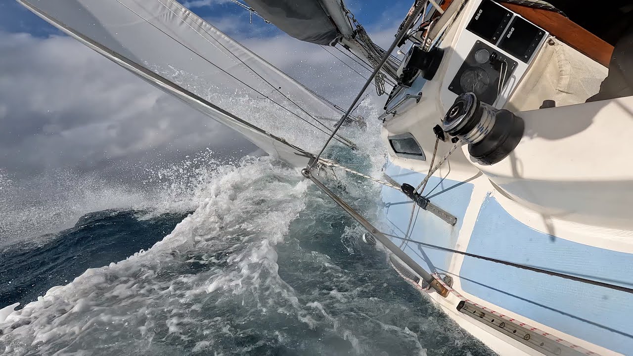 Solo Sailing #1 - Crackajack in a strong wind warning