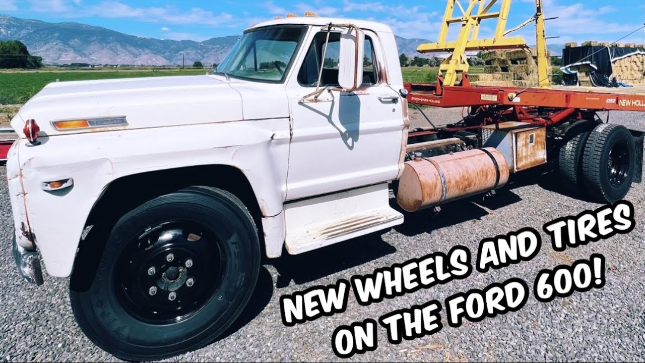 Ford 600 Hay Truck 1970 года выпуска получает новые колеса и шины!
