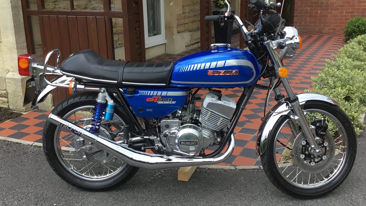 SUZUKI GT250C 1977 года с выхлопными трубами Micron