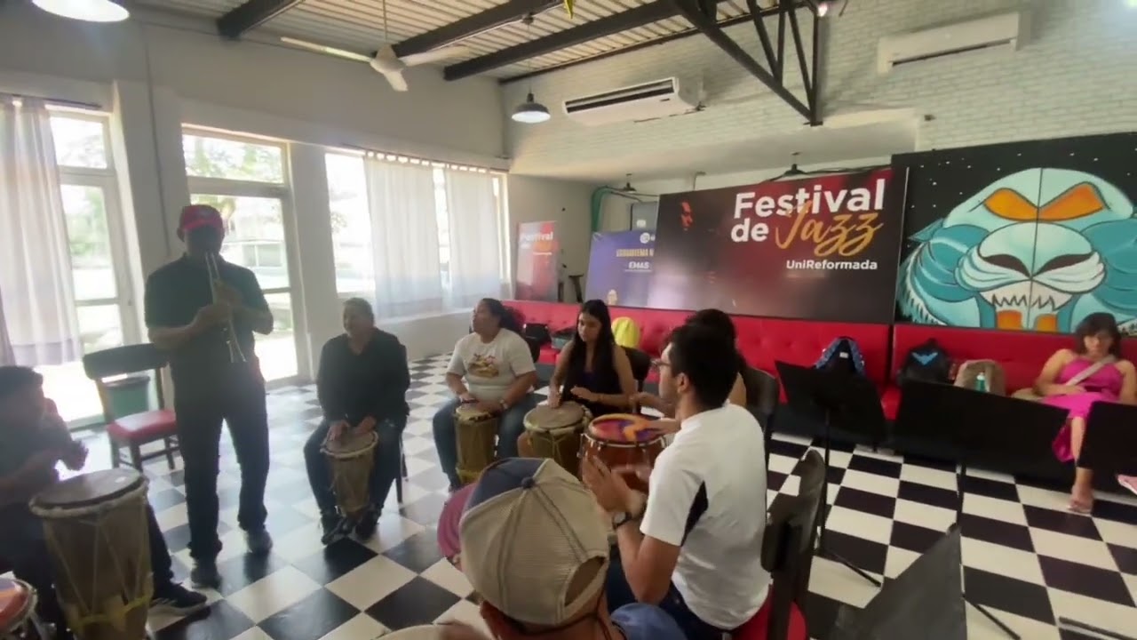 Enseñando el paseo vallenato en la Emas @unireformada274 acompañado de mi #clarinete 