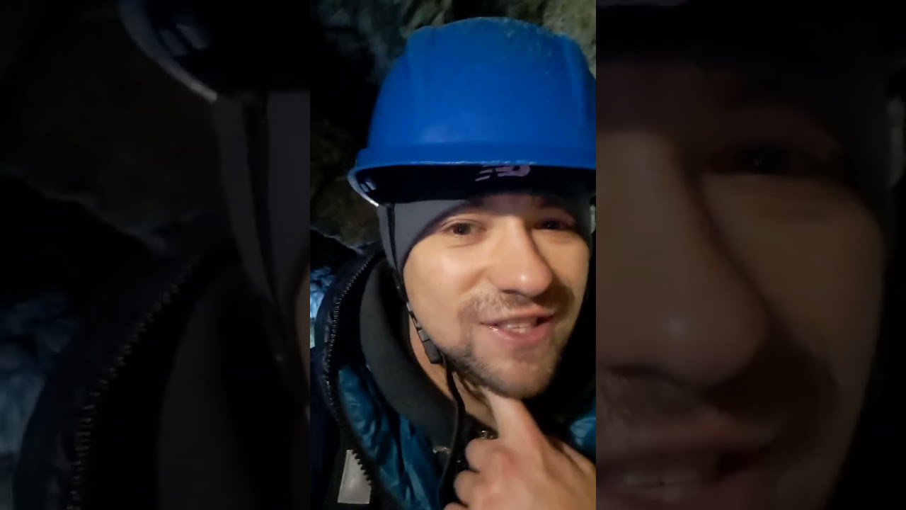 Wejście do jaskini Rumunia 