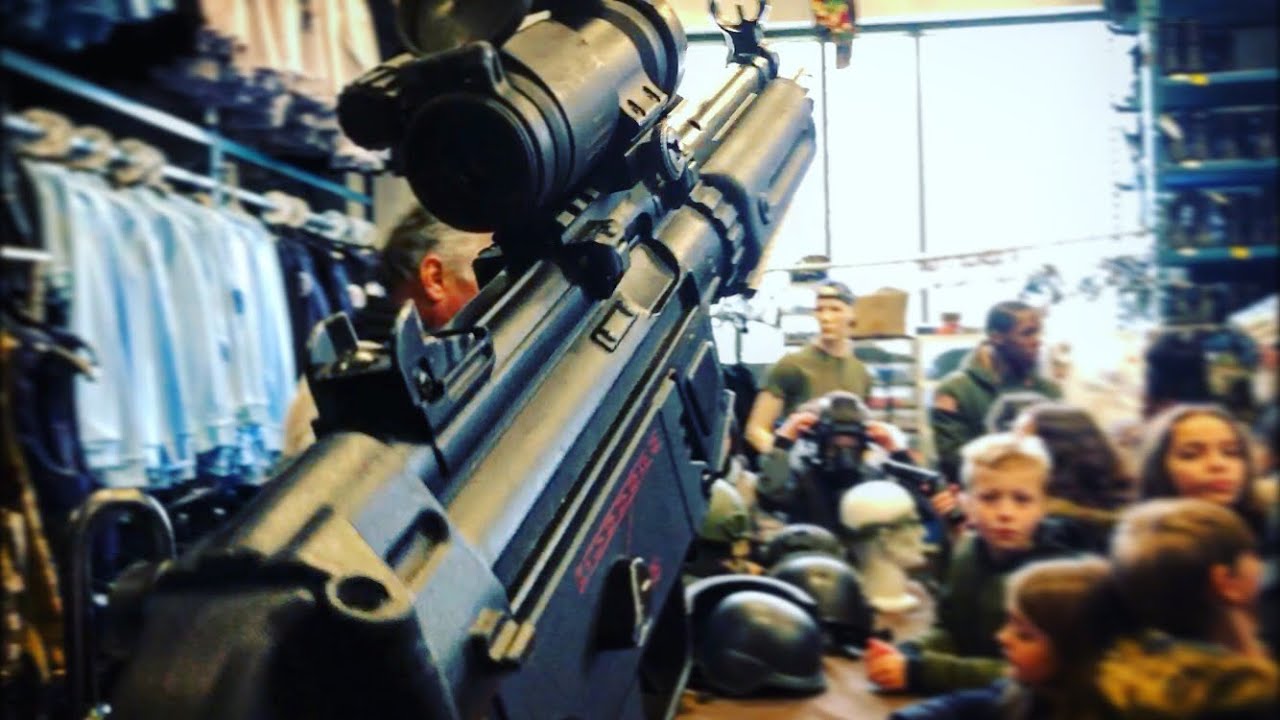 On visite un Armurier de Cinéma