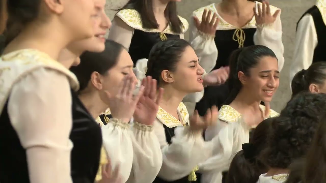 Robert Petrosyan: Ravens in our city / Little Singers of Armenia