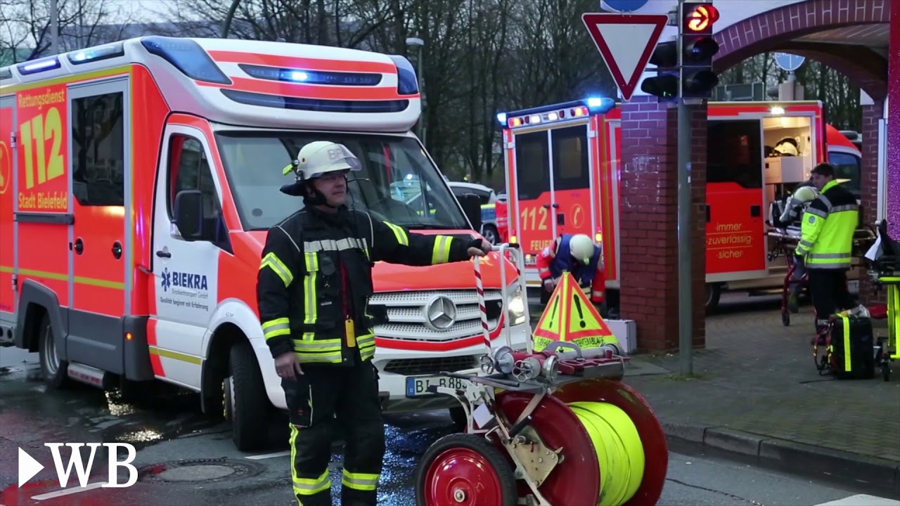 Bielefeld: Drei Wohnungen werden bei Brand in einem Mehrfamilienhaus an der Weststraße zerstört