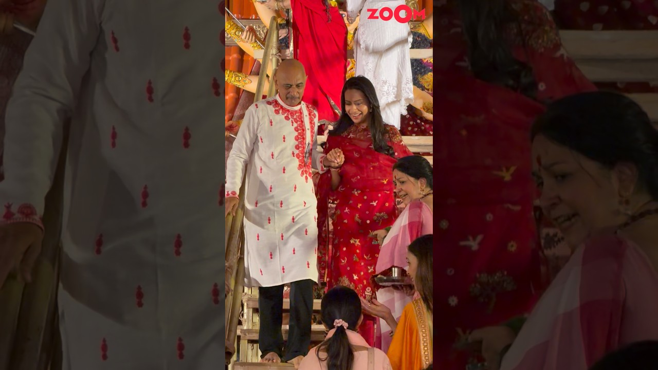 Nysa Devgan Seeks Blessings at Durga Puja Pandal #shorts #nysadevgan #viral