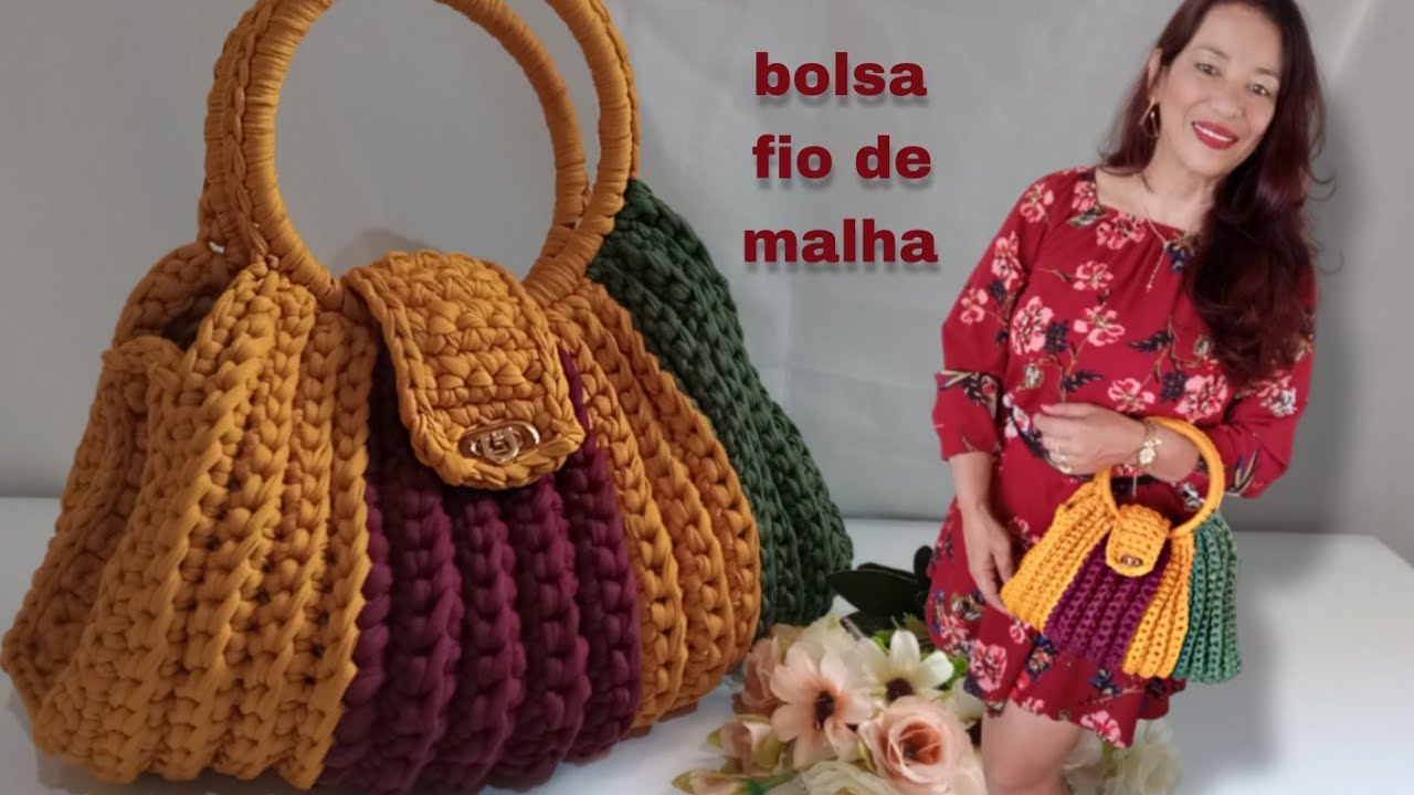 Bolsa de crochê em fio de malha, modelo sanfonada, colorida, com alça de acrílico encapada ❤️
