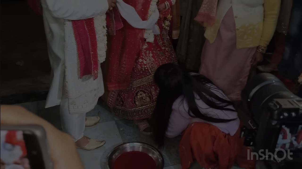 भाभी की पेर धुलाई रस्म की रीना ने😍