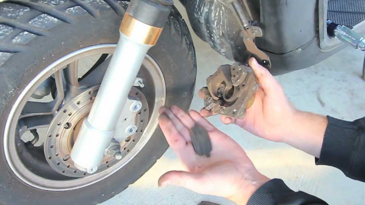 Yamaha Zuma 50cc - Front Brake Pad Replacement | MicBergsma