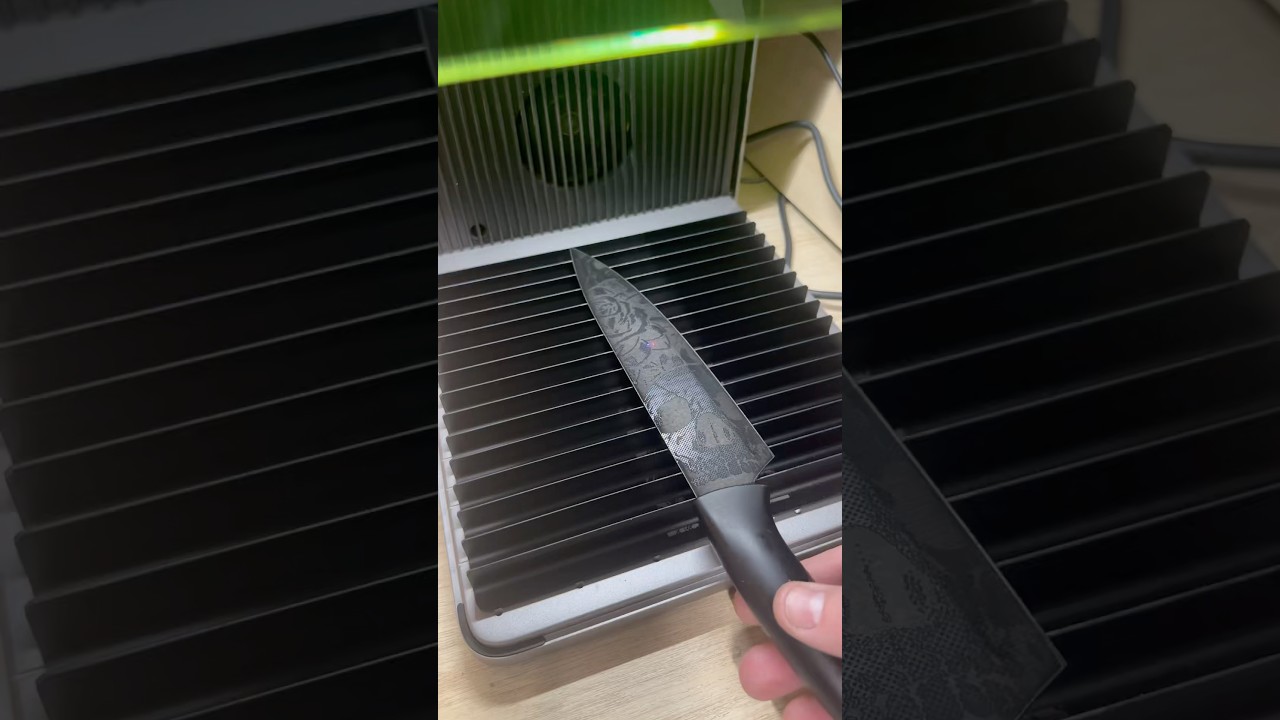 Gravure laser d&rsquo;un couteau de cuisine avec la Xtool F1 Ultra 🤩 #holidayswithyoutube